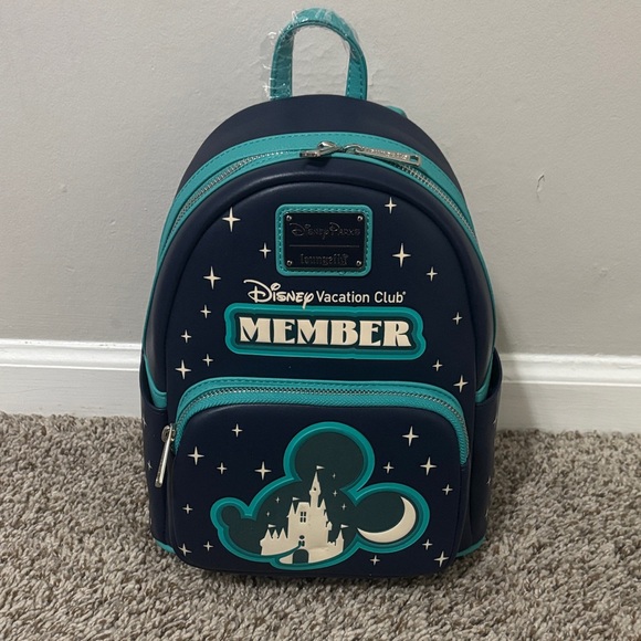 Loungefly Hard Tag: Disney Vacation Club Member Backpack - NWT - Picture 1 of 12